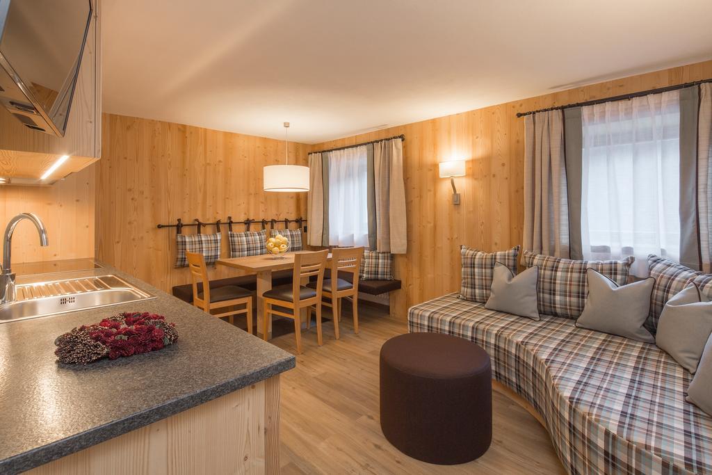 Ciasa Col Cuch Apartment La Villa  Bagian luar foto