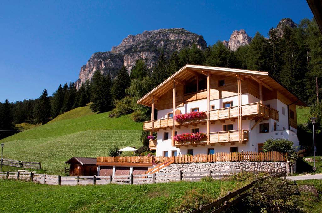 Ciasa Col Cuch Apartment La Villa  Bagian luar foto